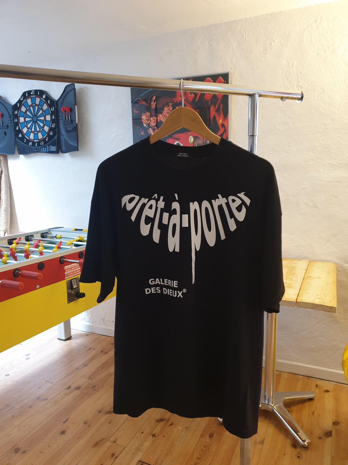 Prêt-à-Porter // Black Tee